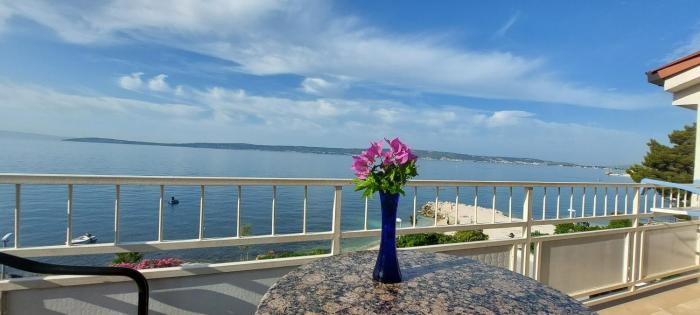 Apartman ll s pogledom i između Splita i Trogira su Kaštela Dalmacija Hrvatska
