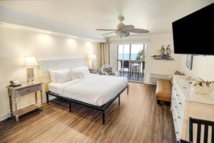 Enchanting King Bed Studio, Oceanfront, 2nd Floor