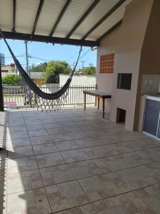 Apto com terraço coberto