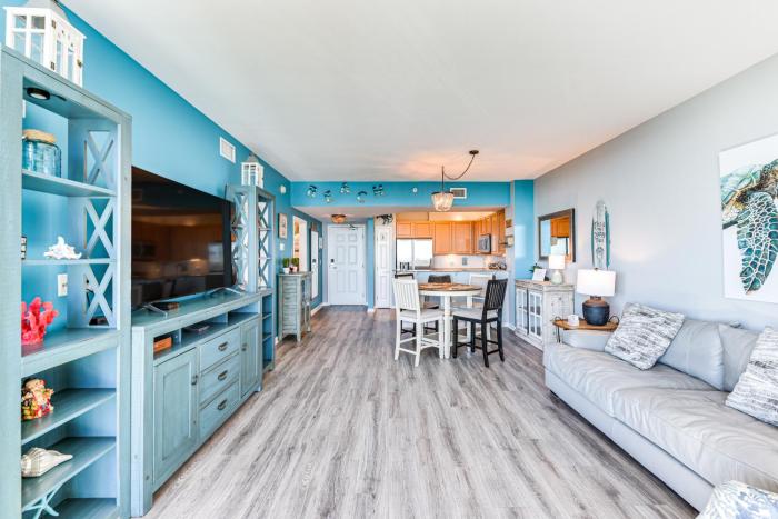 Palms of Destin Resort Condo with Private Balcony!