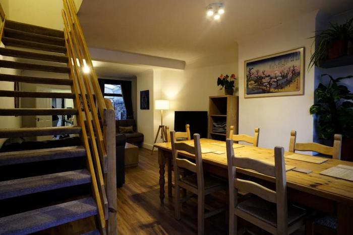 2BR Home W en-suite toilet, Town Centre Ipswich.