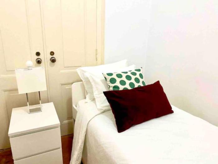 Romantic Chiado 7 -Private small single room with No Outside Window