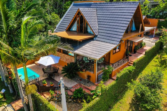 Casa na praia com piscina, prox ao Beto Carreiro