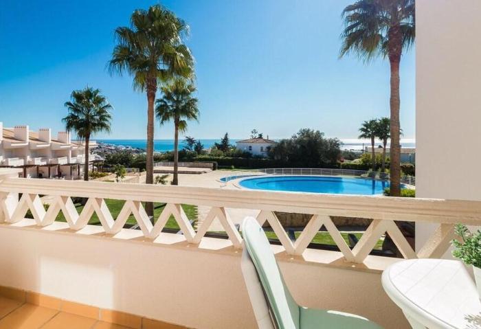 Fantastic Townhouse with Pool and Sea Views