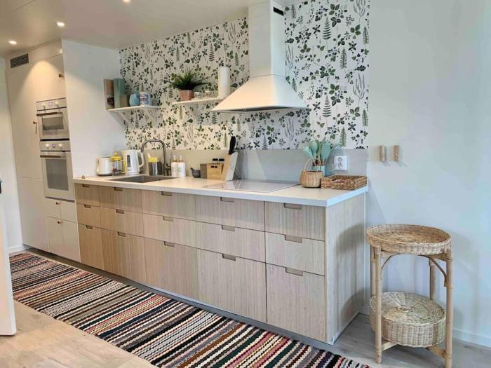 Nybyggt boende nära hav och natur.