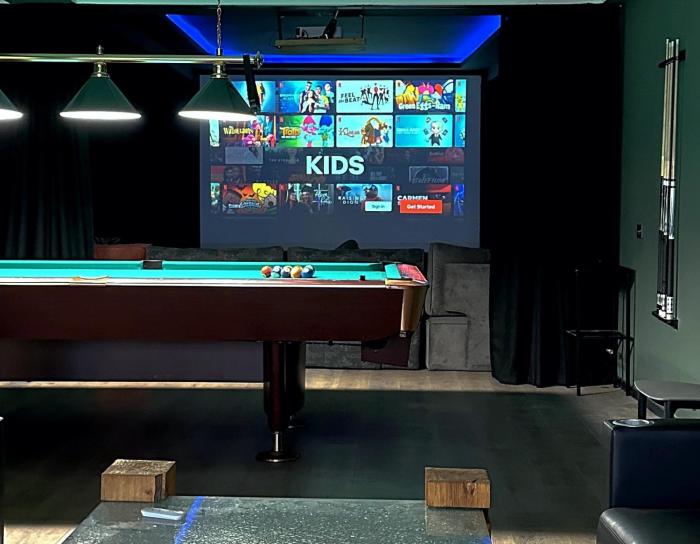 Niabi Apartments with Cinema and Billiards