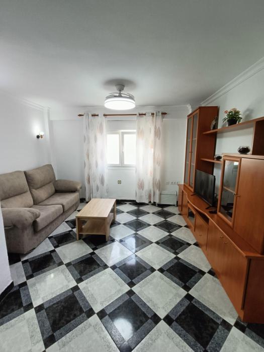 Piso calidad precio junto a la Playa de la Victoria