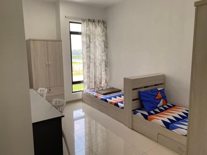 Meadow Park (1331 Sweet Home)