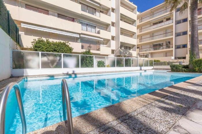 Cap dAntibes Studio et terrasse face à la mer