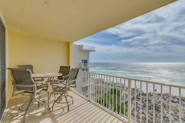 Oceanfront Fort Walton Beach Condo with Balcony!