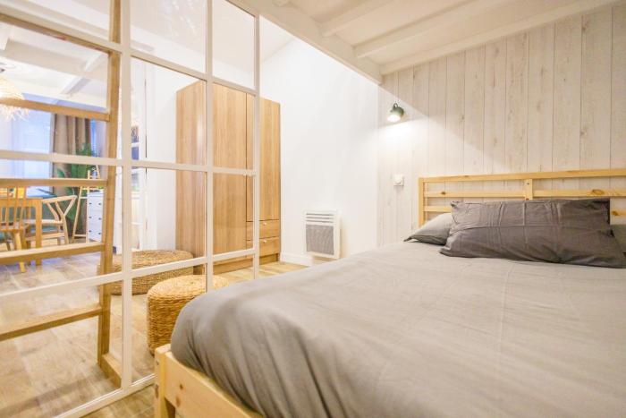 Joyful tiny house seaside