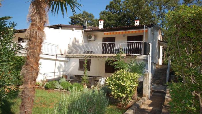 Apartments by the sea Njivice, Krk - 21870