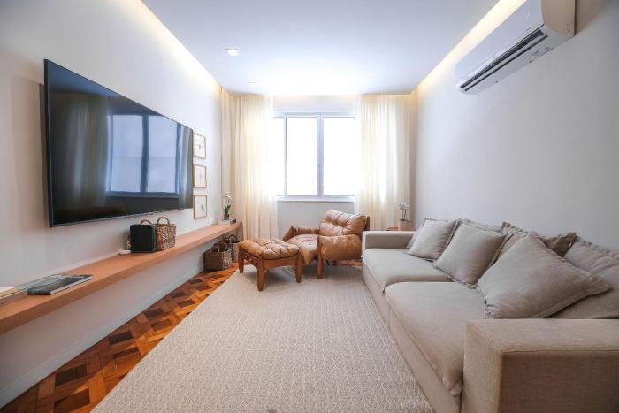 Reformado, decorado e a 5min. da Praia do Leblon - por Casapē