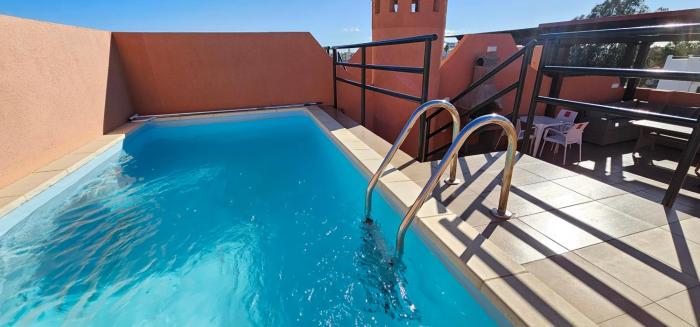 Homes of Spain, Apartamentos Paraiso Vera Playa, Ed Tahiti, Atico H de 2 dormitorios con piscina privada en solárium y barbacoa, pie de playa, WIFI