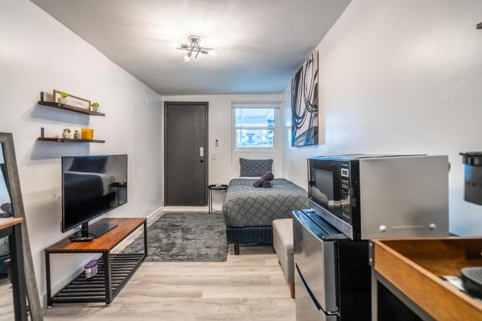 Cozy Studio wgated parking