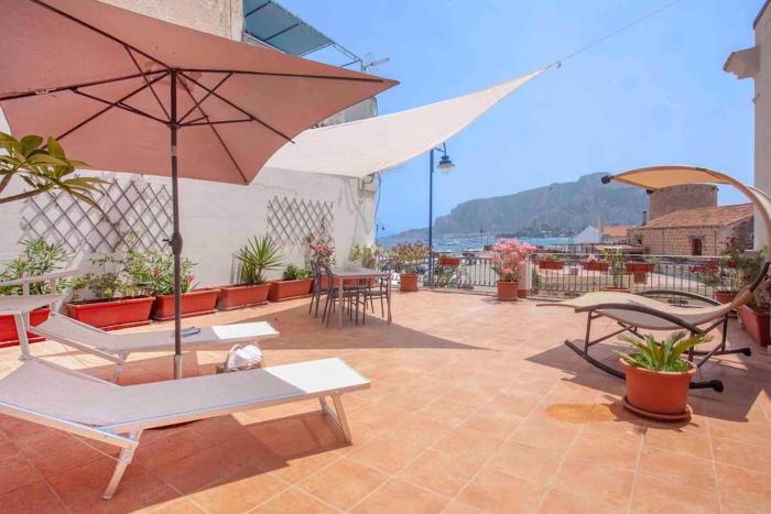 Sky Terrace Mondello Beach house