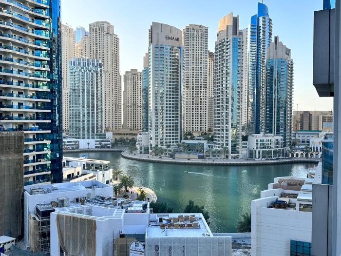 Stay in heart of Dubai Marina walk to JBR beach 8
