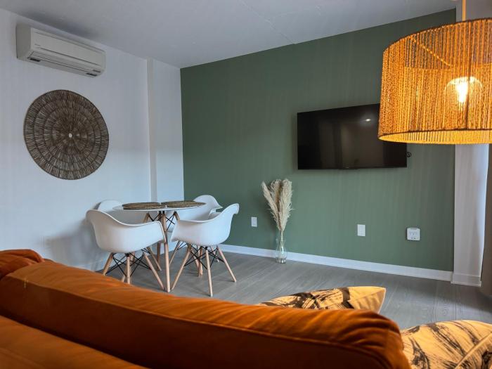 Beautiful and cozy new condo in downtown