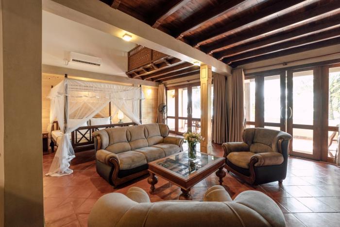 Pearl Divers Beachfront Apartment
