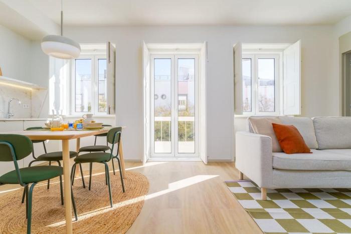 Modern & Bright Faro Mercado Apt 12 by Lisbeyond