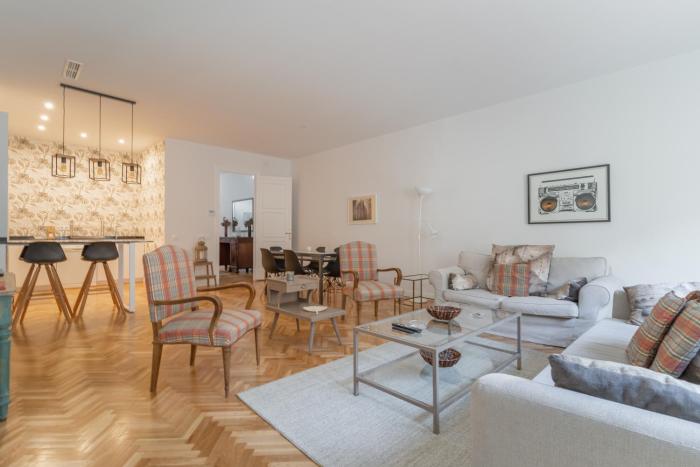 Spacious Central-3Bedrooms 3Bathrooms-Sol