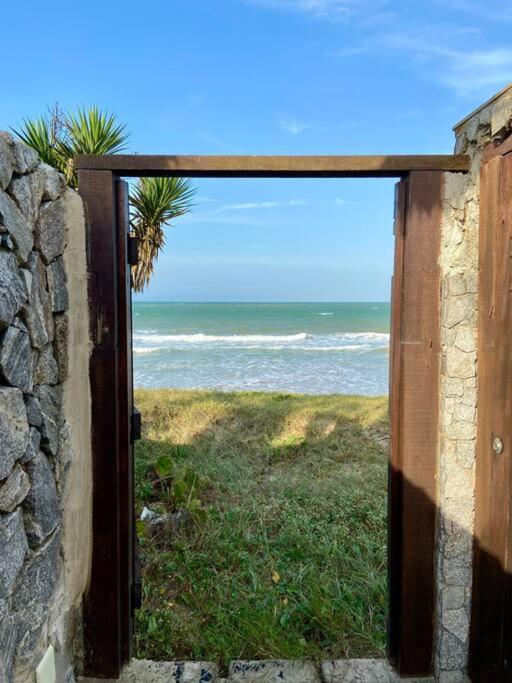 Casa Búzios pé na areia
