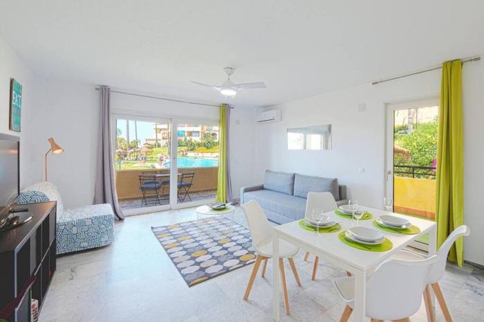 Costa del sol 45p with pool & 3 away from beach