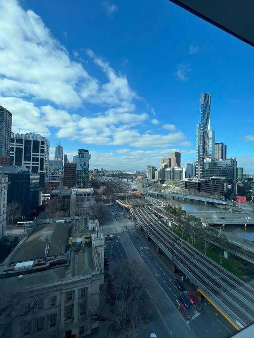 Exclusive Suite CBD Riverviews - ParkingOnsite