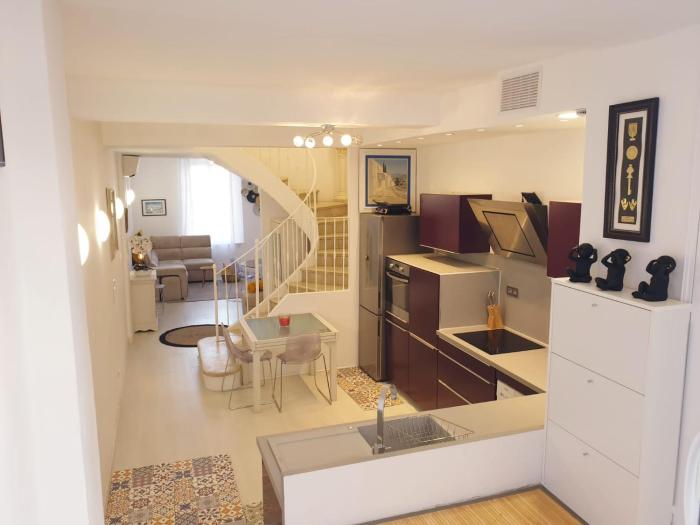 hyper centre Antibes maison de villes 100m2 ; terrasse 20 m2