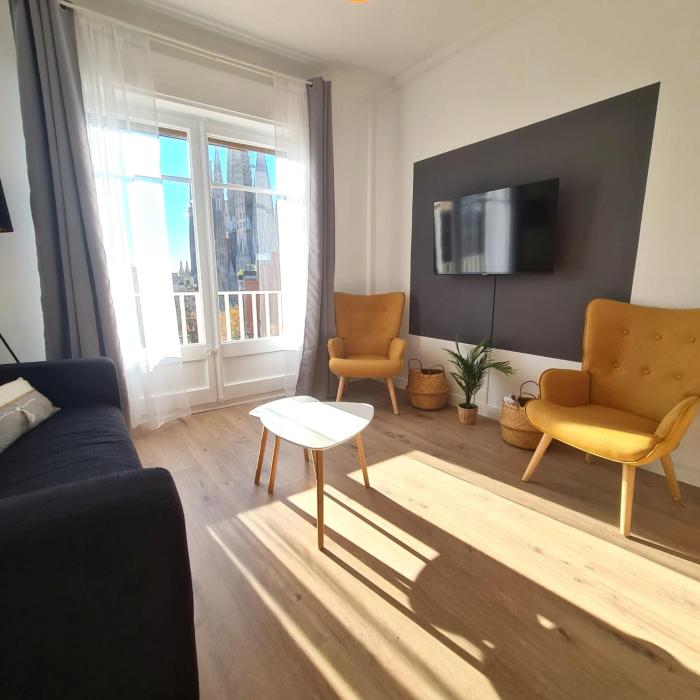 G74 AVENIDA GAUDI nice 4 bedrooms apartment with balcony- Sagrada Familia