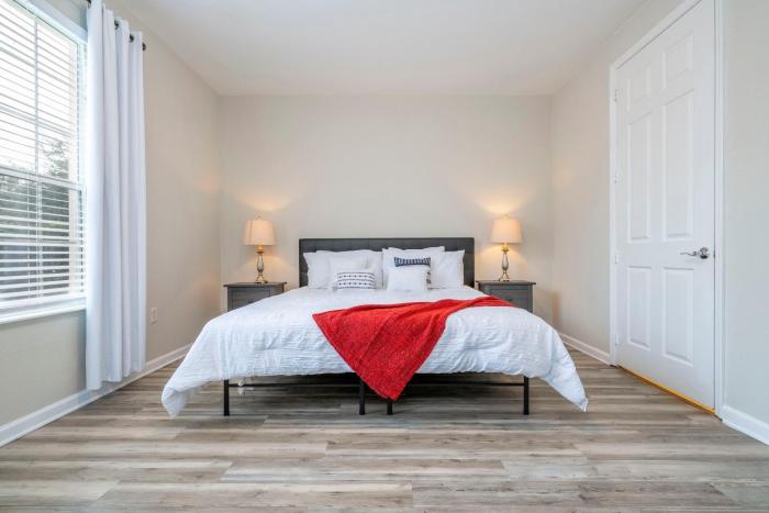 Renovated 4Br Condo 5min Conv Center