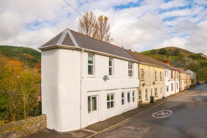 Riverside Great House In The Afan Forest Bike Park By STAE-Homes