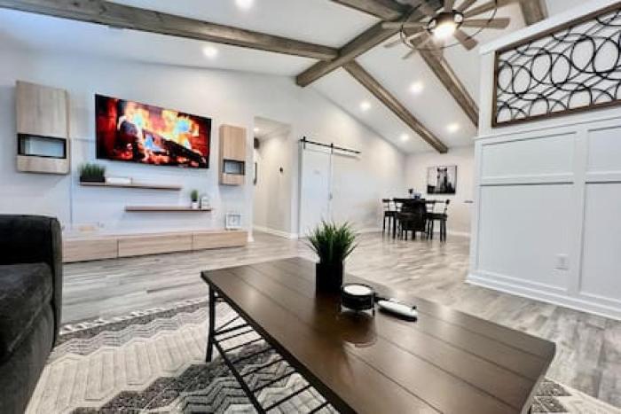 Amazing riverside New Construction home in Middletown