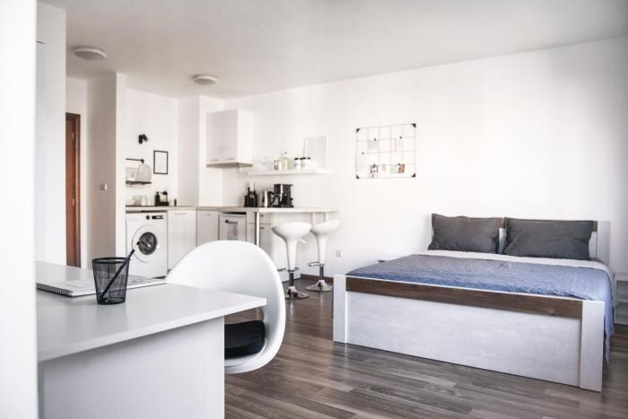 White Сozy Studio A next to the Gondola