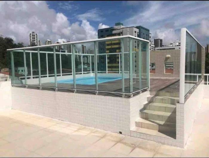 Ótimo apartamento de 2 quartos a 300m da praia