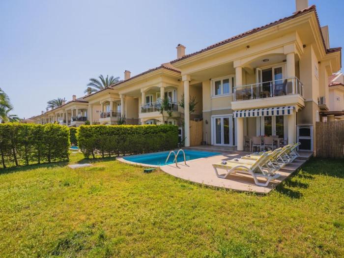 Çalışta Denize Sıfır 8 Kişilik Villa Pearl 9