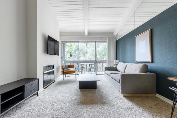 Culver City 2BR w Gym Pool nr shops LAX-329