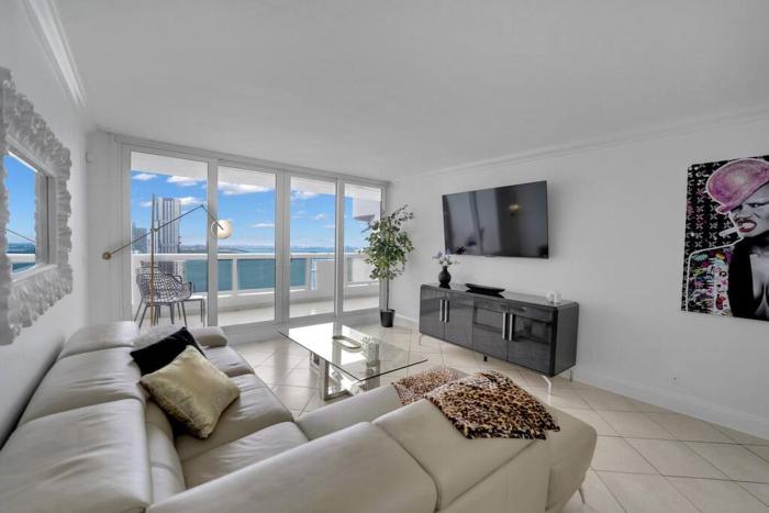 Ray of Light! Miami Penthouse!