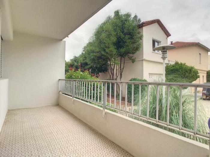 F2 Cabine, Terrasse, Parking, Proximité Plage - FR-1-715-81