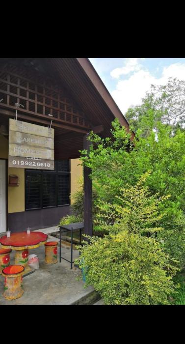 DeLakeside musslims homestay