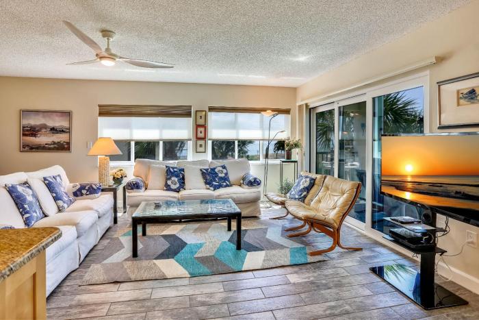 Lands End 8-301 Beach Front