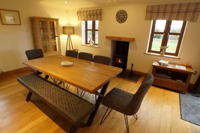 OAKLEY LODGE- LUXURY FARM COTTAGE