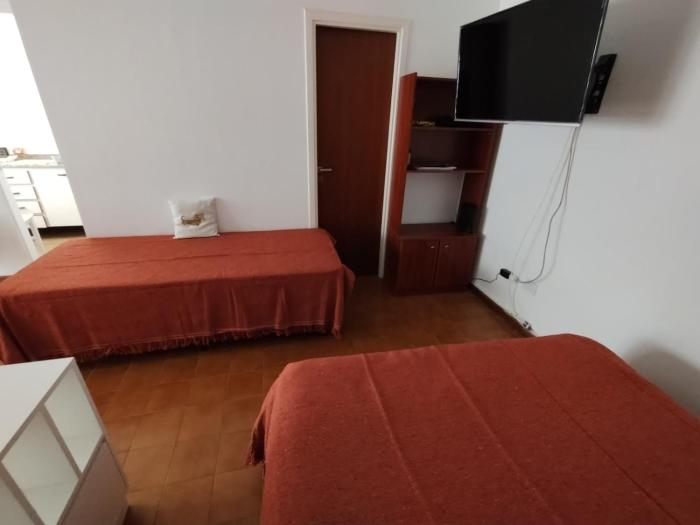 Amplio monoambiente zona Plaza Colón