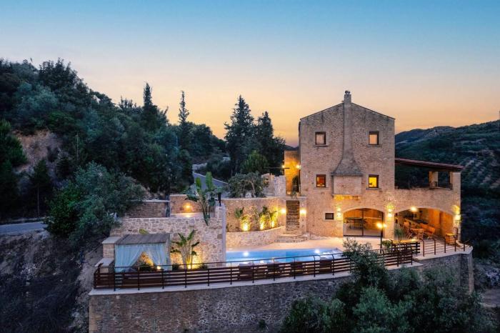 Kotinos Luxury Villa