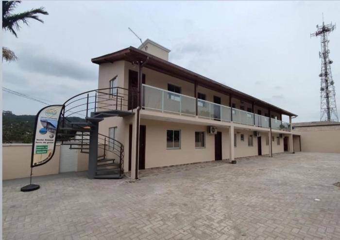 Pousada paraíso Ap próximo ao centro da praia de baixo