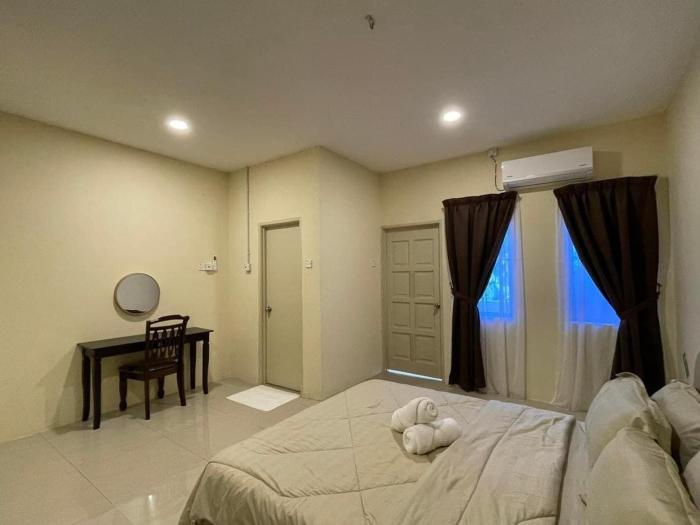 Four Rooms Homstay A With Wifi And Smart TV in Wakaf Tapai
