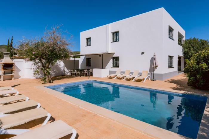 Villa Torres 10 minute walk from Playa den Bossa