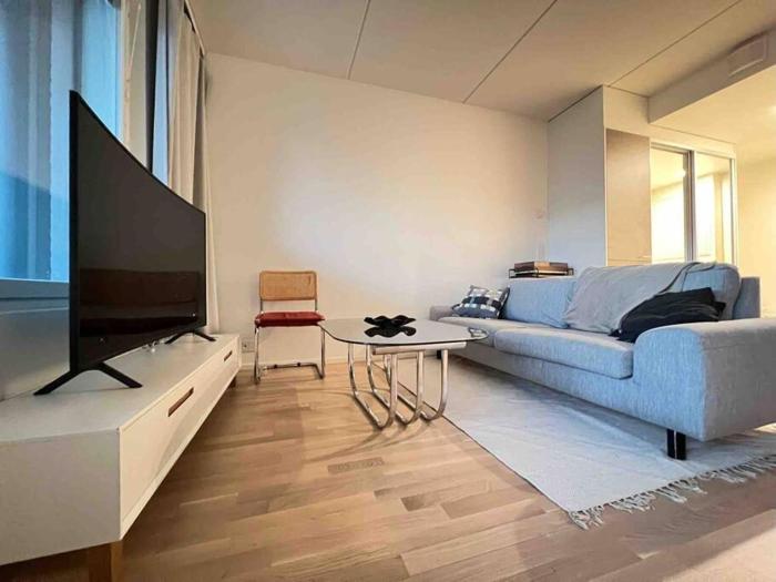 Yhden makuuhuoneen huoneisto Satamassa sauna ja iso parveke