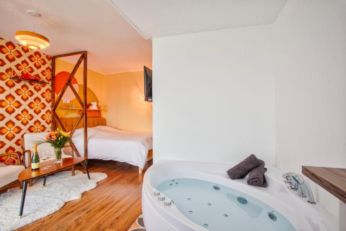Suite année 70 - Jacuzzi et Balcon