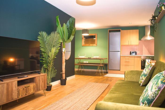 Spacious City Centre Apt - Free Parking - AO Arena